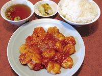 海老チリソース⇒930円, ライス・スープ・漬け物付