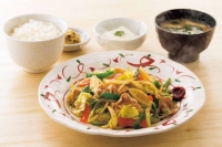 肉野菜炒め⇒830円, ライス・スープ・漬け物付